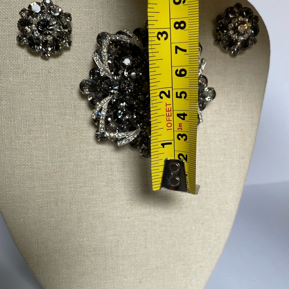 Weiss Vintage Elegant Smoky Grey & White Rhinestone Brooch & Earrings - Picture 6 of 9